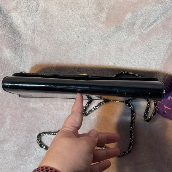 Vintage Ande’ Black Patent Leather Handbag With Gold Chain Shoulder Strap - Picture 5 of 11